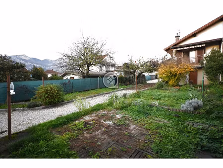 lancey - tènement de 3 logements sur un terrain 711m2