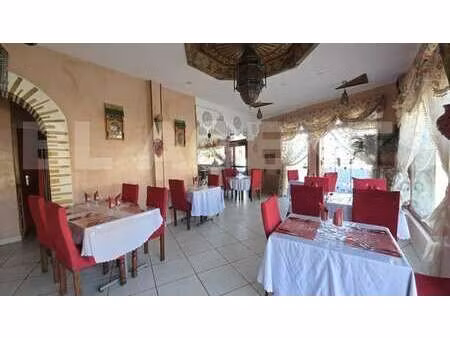 vente bureaux et commerces à sablé-sur-sarthe centre (72300) : à vendre / 140m² sablé-sur-