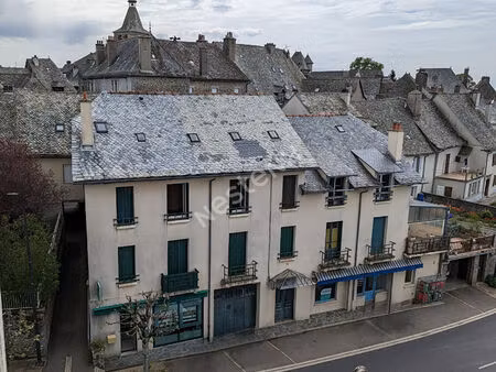 a montsalvy  spécial investisseurs  à vendre immeuble de rapport de plus de 700 m².