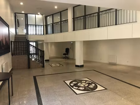dpt rhône (69)  à louer caluire et cuire bureaux / show room de 160m2 + 30m2 de patio avec
