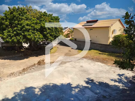 terrain à bâtir de 410 m2 ouaki st louis