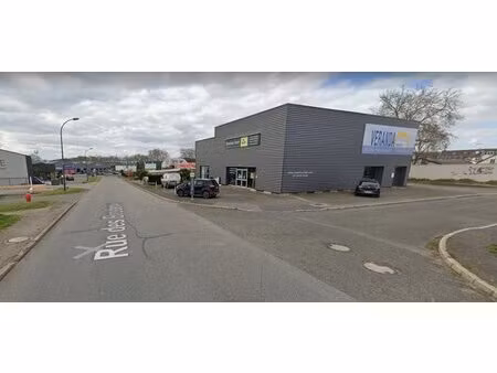 coignieres (78) - a louer showroom et stockage 620 m²