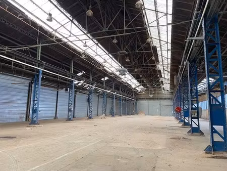 local d'activité à louer  d'une surface totale de 1950 m2 au nord de soissons