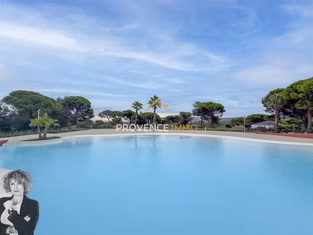 chalet californien dans residence securisee avec piscine - gassin