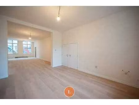 handelspand/kantoor in historisch complex