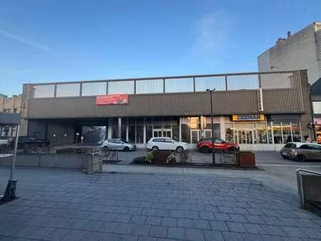 complexe commercial rénové en centre-ville