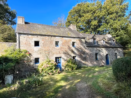 finistère: proche huelgoat. maison de caractère de 5/6 chambres avec terrain de 6 900 m².
