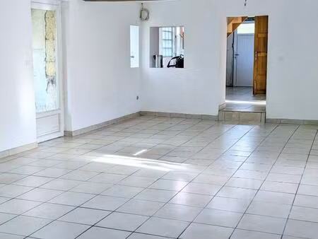 maison dans un village proche de la fere