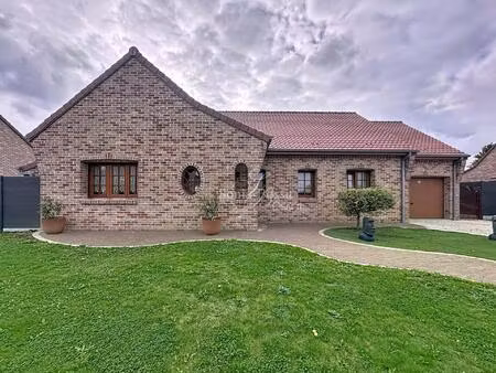 maison traditionnelle type plain pied 3 chambres piscine