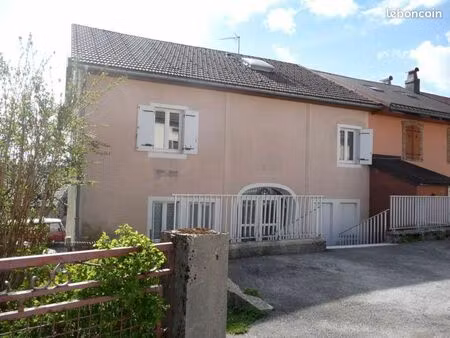 appartement 3 pièces 47m² la chaux du dombief