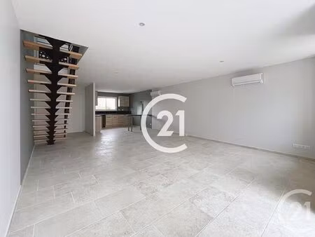 maison à louer - 4 pièces - 125 m2 - jarnac champagne - 17 - poitou-charentes