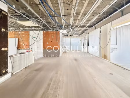 location locaux professionnels 185 m² à la varenne saint hilaire (94210)  5 000 €