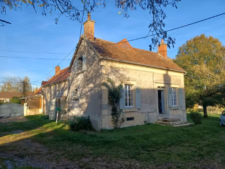 jolie maison ancienne avec jardin d'env 1300m2  dans un cadr