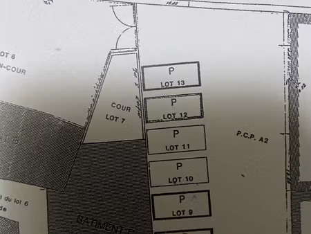 centre montfort – parking privé et sécurisé  bien rare !