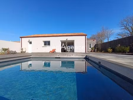 5 pièces  3 chambres  104 m2  piscine  aizenay