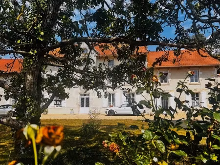 propriété de 3 maisons dans un cadre bucolique avec plus de 3 hectares - à 20min de la roc