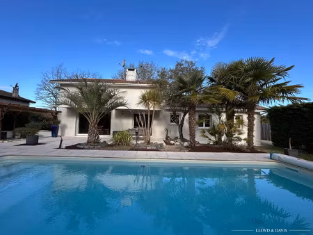 saint-jean d'illac bourg- maison contemporaine avec piscine