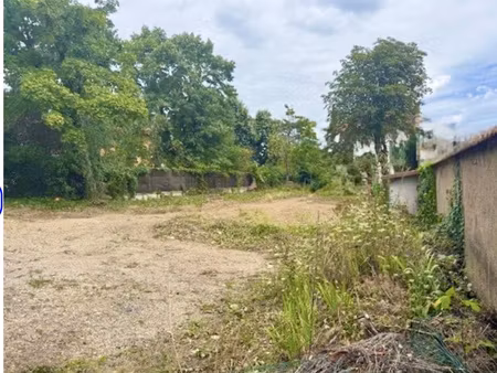 terrain constructible de 911 m2 avec permis purgé