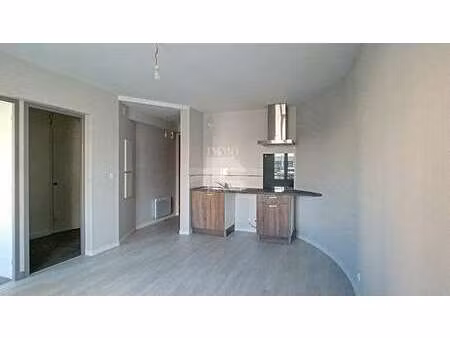 location appartement 2 pièces à évron (53600) : à louer 2 pièces / 30m² évron