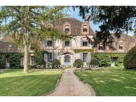 manoir de 1640 avec dépendances  piscine intérieure et jardin re