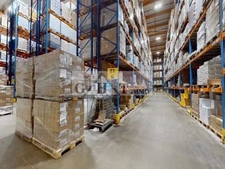 9000 m² entrepot bureaux à vendre