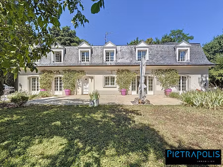 villa de 245 m²  parc de 5000 m² avec piscine