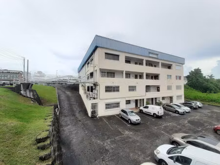 location bureaux 4 pièces  123.00m²  le lamentin