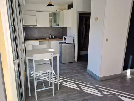 joli studio 21m² meublé exposé sud avec vue montagne au 1er étage d'une petite résidence a