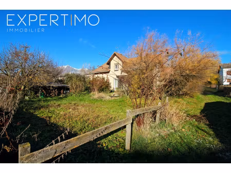 belle villa traditionnelle et terrain plat  clos et arbore !