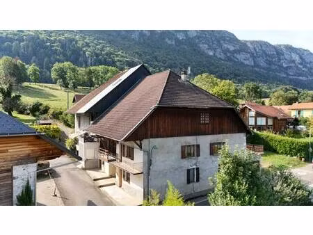 maison à rénover avec terrasse  garage et jardin