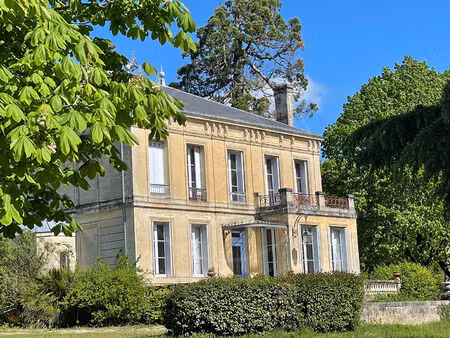 charmante propriété à l'architecture majestueuse