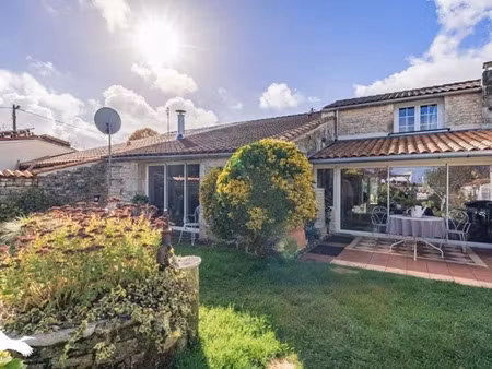 vente maison 5 pièces 125 m² à beurlay (17250)  311 018 €