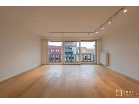 appartement te koop in knokke-heist met 2 slaapkamers