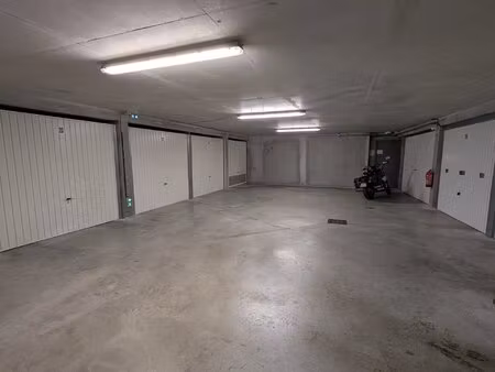 croix-rousse garage fermé 12 m²
