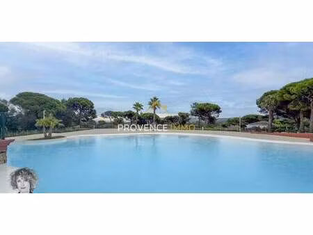 maison avec piscine et jardin gassin (83)