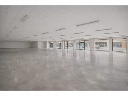 location local commercial