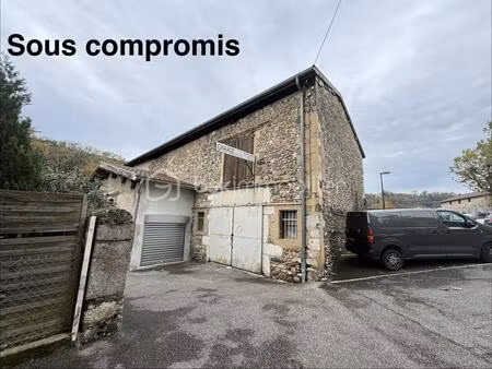 entrepôt en pierre – 194 m² – charpente rénovée – possibilité de changement en habitation