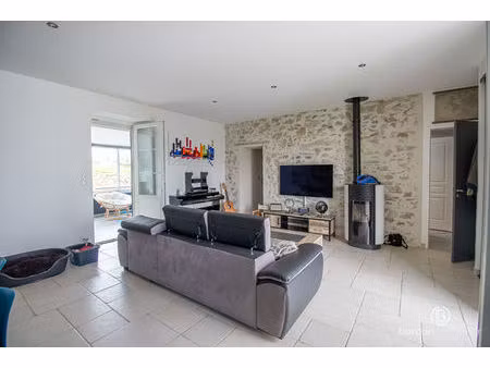 maison 5 pièces - 106.82 m2 - centre-ville de la garnache