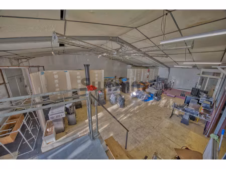 local 300m2 avec terrain