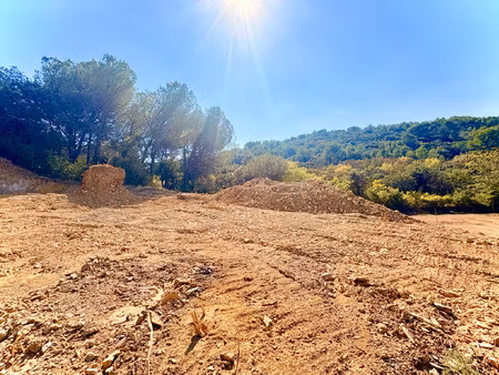 terrain 2150 m2 - position dominante - vue collines