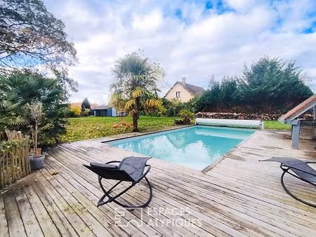 maison contemporaine avec grande piscine  jardin et beaux volumes à 15 minutes d'amiens