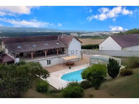 élégante villa avec piscine et vue dégagée à boyer