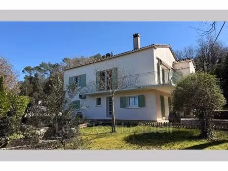 maison traditionnelle des années 1970 - deux niveaux
