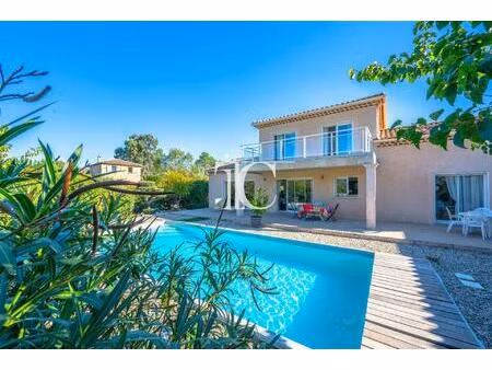 villa contemporaine de 150 m² sur terrain plat de 1 527 m² avec piscine 10x4