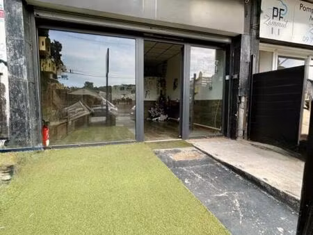 murs commerciaux vide