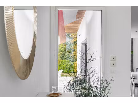 sublime contemporaine près du lac de beaulieu