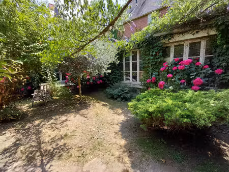 maison familiale avec dépendances et jardin en centre-ville