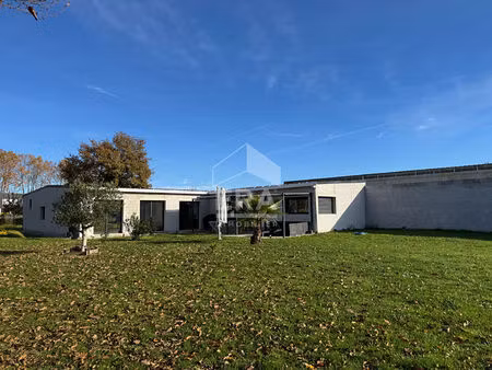 à vendre - grand local récent de 770 m² sur terrain de 5 104 m² - rabastens-de-bigorre