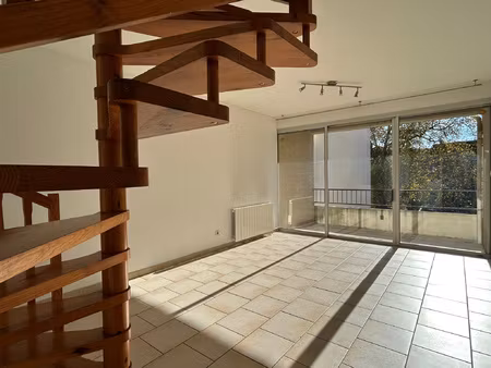 nancy proche place des vosges beau duplex de deux pieces ave