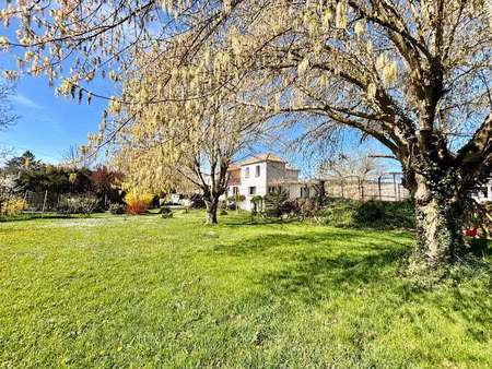 vente locaux professionnels 204 m² à montcuq (46800)  110 000 €